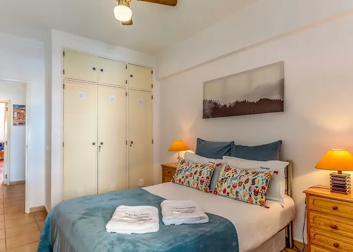 Flh Da With Balcony Daire Luz