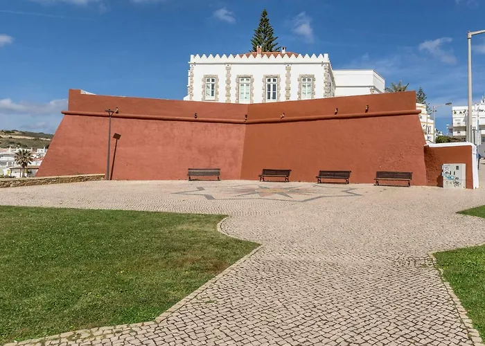 Flh Da With Balcony Daire *